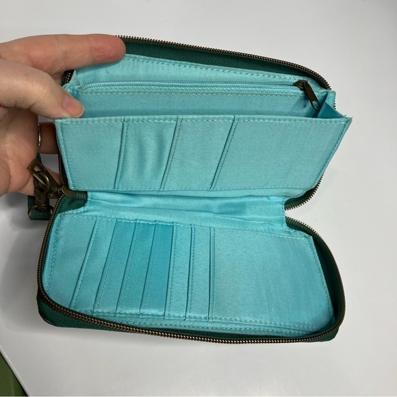 Travelon green clutch wallet - Picture 4 of 6
